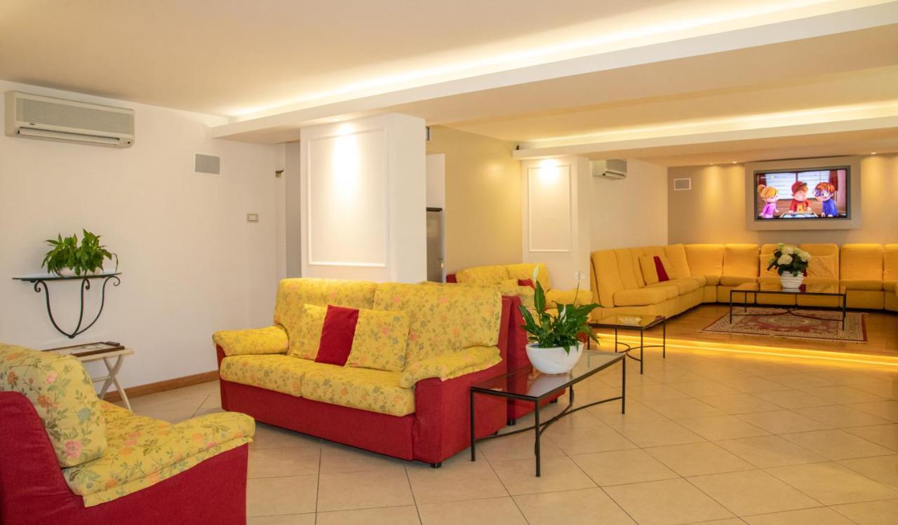 Hotel Imperia Lido di Jesolo Exteriör bild