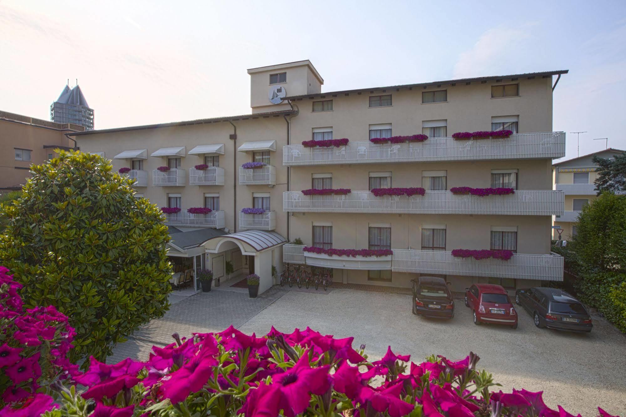Hotel Imperia Lido di Jesolo Exteriör bild