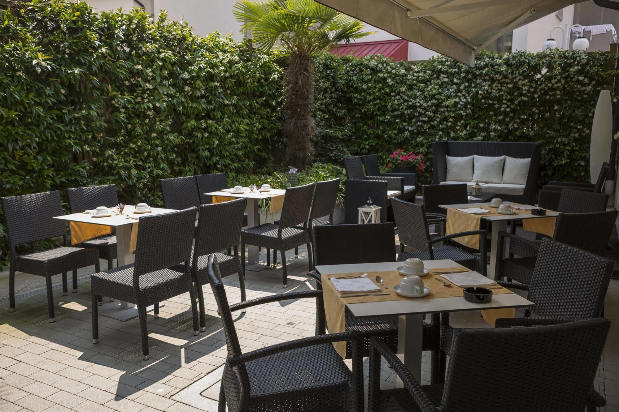 Hotel Imperia Lido di Jesolo Exteriör bild