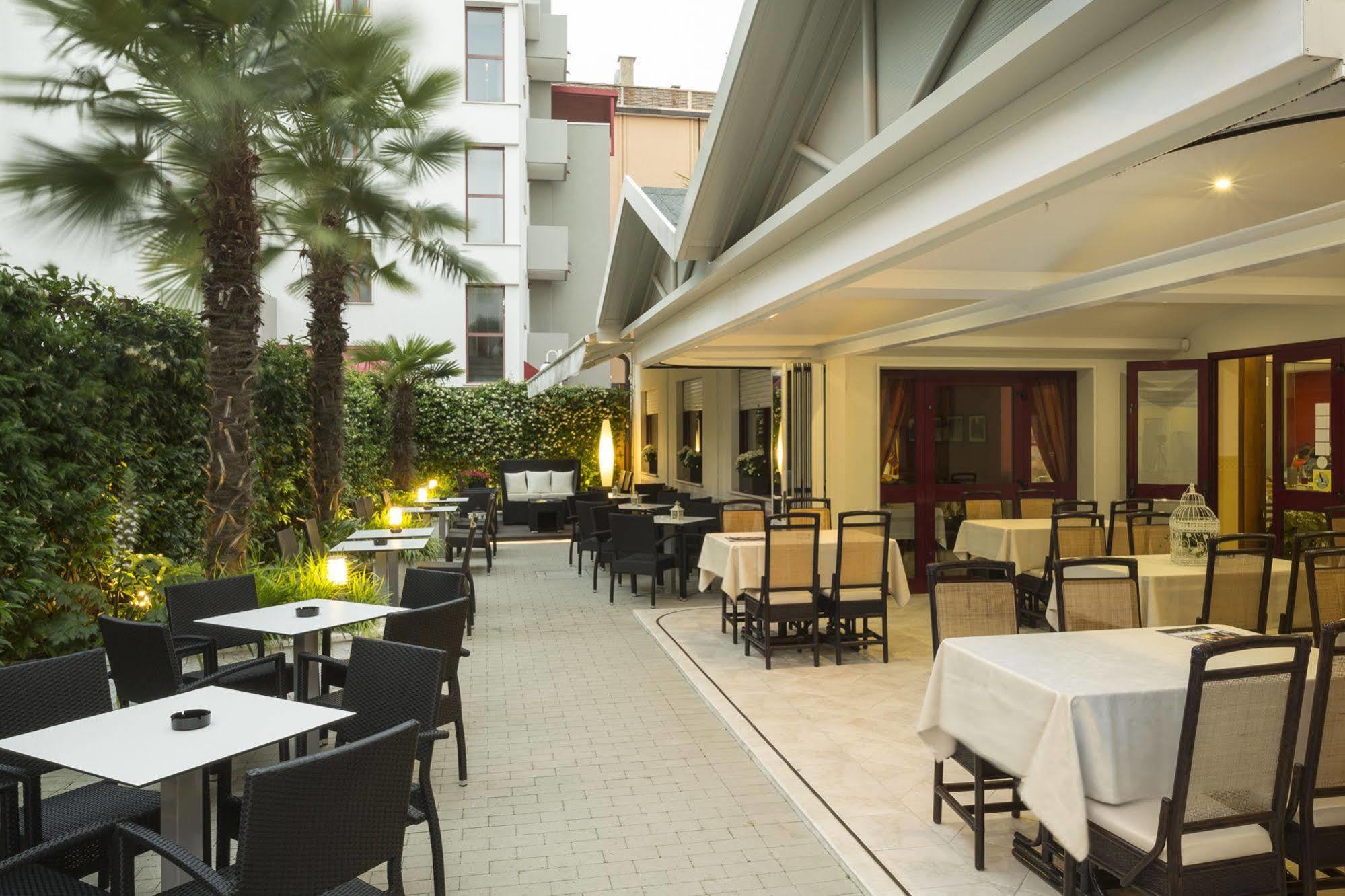Hotel Imperia Lido di Jesolo Exteriör bild