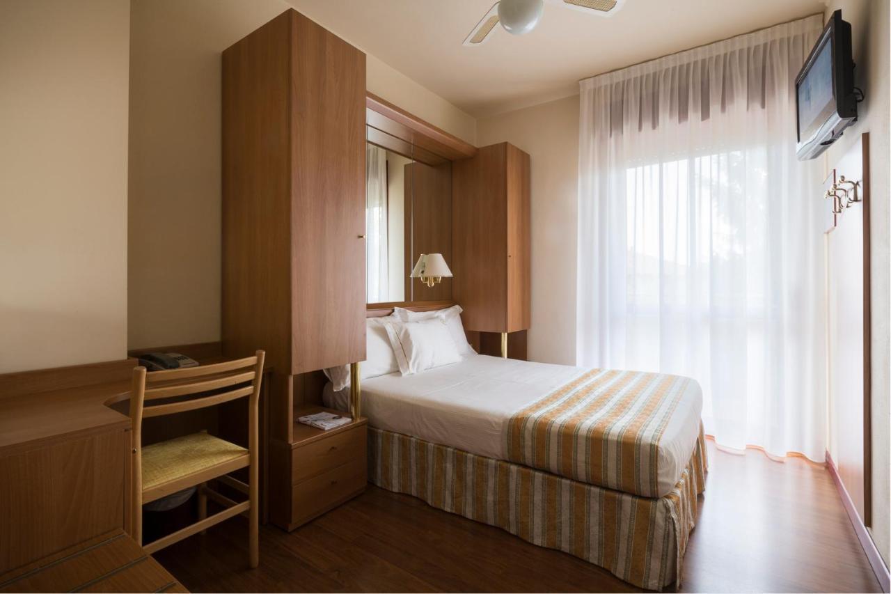 Hotel Imperia Lido di Jesolo Exteriör bild